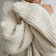 Hindari 5 Bahan Baju Ini saat Musim Hujan agar Tetap Nyaman Seharian