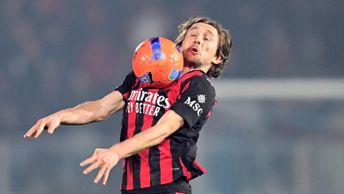 Hasil Liga Italia: Rabiot Kartu Merah, AC MIlan Tumpas Pisa 2-1