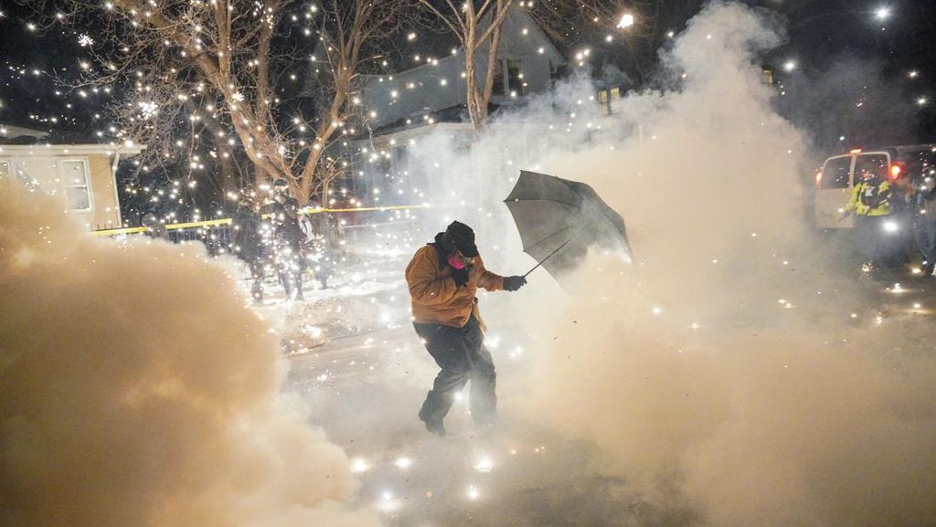 FOTO: Trump Diguncang Demo Rusuh di Minneapolis