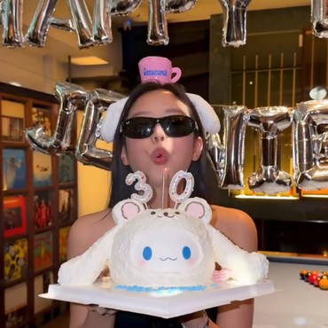 Ulang Tahun Jennie BLACKPINK Jadi Sorotan, Aksi Tiup Lilin Tuai Pro dan Kontra