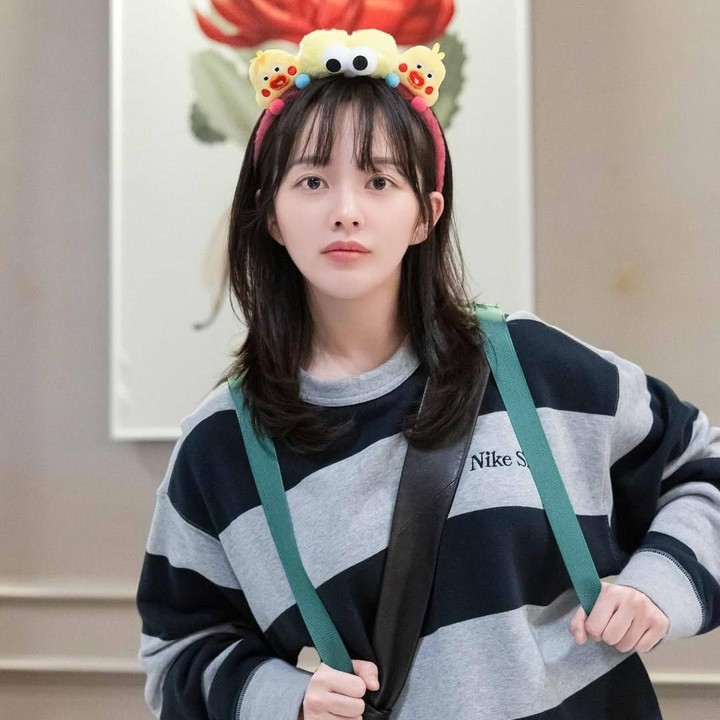 <p>Bunda pencinta drama Korea, masih ingat dengan aktris yang menjadi Song Hye Kyo muda di <em>The Glory</em>? Ia adalah Jung Ji So yang kini mencuri perhatian publik lewat penampilan terbarunya. (Foto: Instagram @mint_ziso)</p>