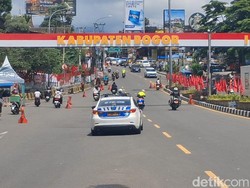 Video: Polisi Berlakukan One Way dari Puncak Menuju Jakarta