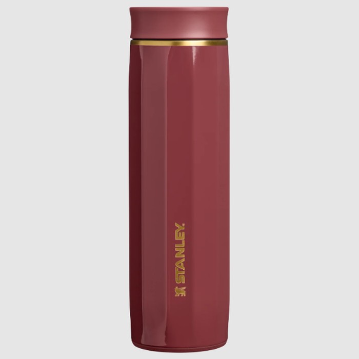 Transit Surround Mug menjadi inovasi terbaru Stanley dalam lini café drinkware. Desainnya ramping, praktis, dan leakproof./ Foto: stanley1913.com