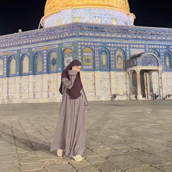 <p>Setiap muslim memperingati peristiwa Isra Mi&rsquo;raj pada tanggal 27 di bulan Rajab dalam kalender Hijriah. Begitu juga dengan artis Zaskia Adya Mecca yang merayakan momen istimewa ini di kota suci Yerusalem. (Foto: Instagram @zaskiadyamecca)</p>