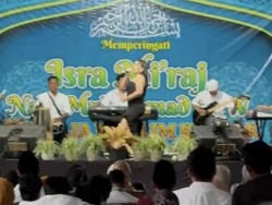 Video Biduan Joget di Panggung Isra Mikraj Banyuwangi Bikin Heboh