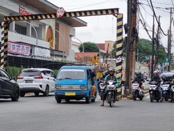 Kelakuan Pengendara Salmon Lawan Arah di Jaksel Bikin Rawan Kecelakaan