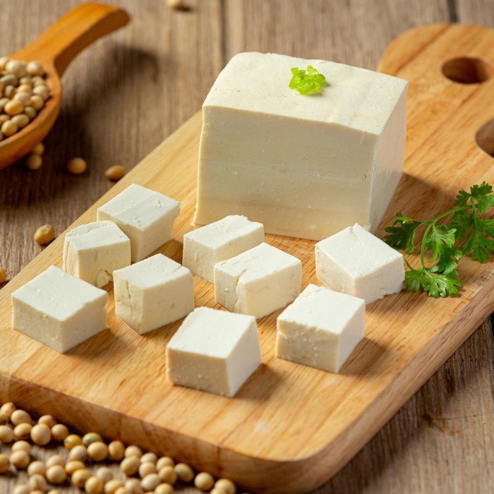 Makan tahu setiap hari ternyata punya efek baik untuk tubuh. Mulai dari jantung, pencernaan, hingga menjaga tulang tetap kuat.