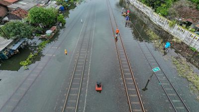 Banjir Pekalongan Parah, KAI DAOP 3 Cirebon Batalkan 28 Perjalanan