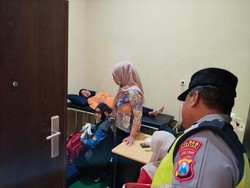 Jalan Lingkar Telaga Sarangan Magetan Ambrol, 4 Pemotor Terjatuh