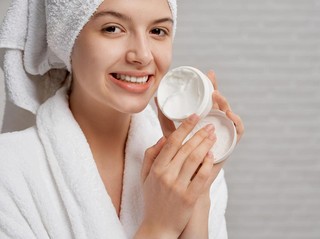 Wajah Berminyak Sensitif Butuh Rutinitas Lengkap? Coba Paket Centella Ini