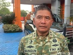 Heli Caracal TNI AU Cek Titik Api Diduga Bekas Ledakan Pesawat ATR di Maros