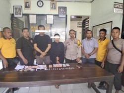 Bantu Suami Jual Sabu, IRT di Bima Sembunyikan BB di CD dan Alat Kelamin