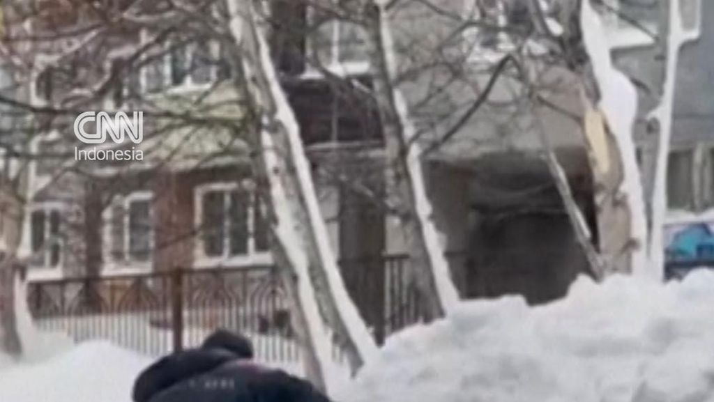 Dua Lansia Tewas Akibat Tertimpa Salju Tebal di Rusia