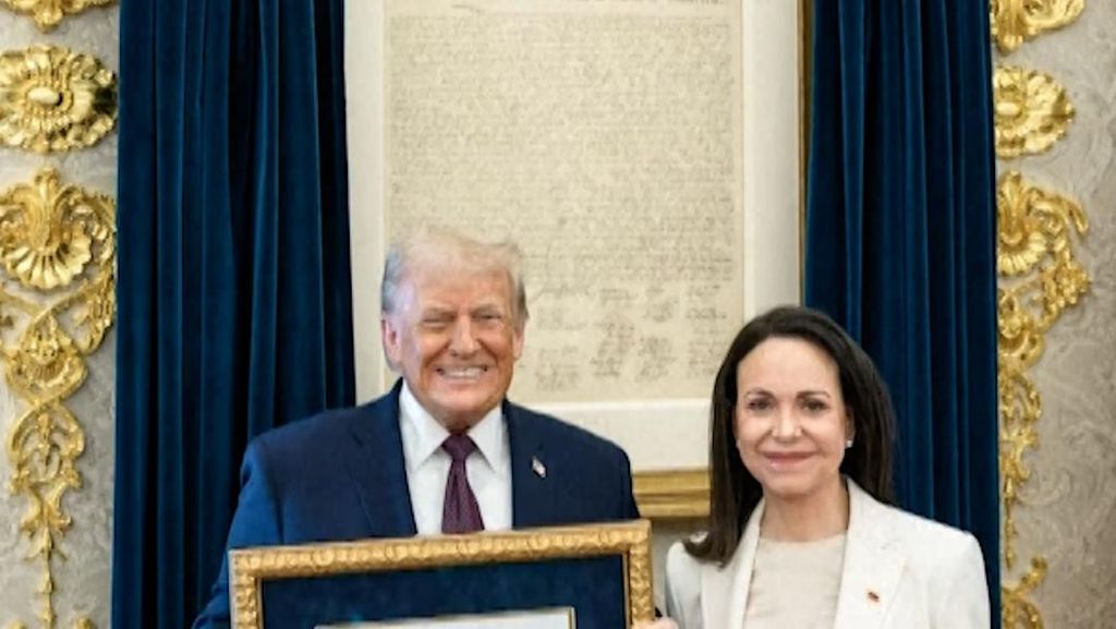 Momen Machado Serahkan Medali Nobel Perdamaiannya ke Trump