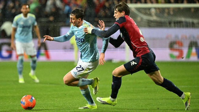 Cagliari berhasil membuat kejutan dengan menaklukkan Juventus sedangkan Sassuolo yang diperkuat Jay Idzes kalah dari Napoli di Liga Italia.