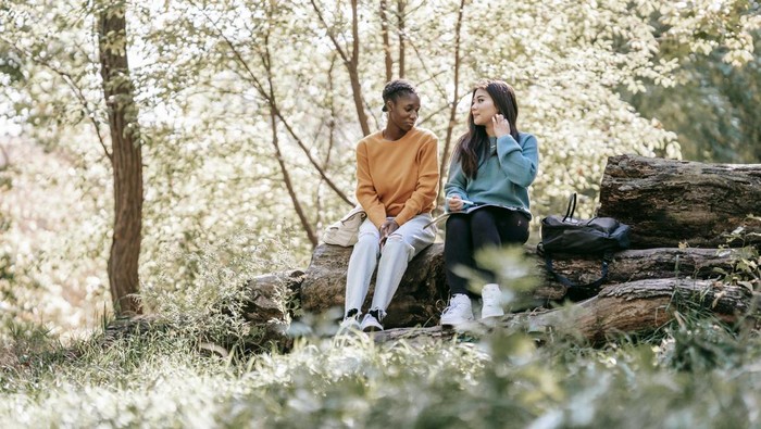 Jika kamu melihat gambar tangan pertama kali, artinya sebagian besar temanmu bisa dipercaya. Namun ada orang yang masih diragukan.