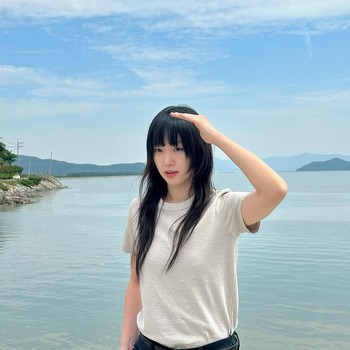 Jin Ki Joo Dikabarkan Akan Jadi Pemeran Utama dalam Drakor Rom-Com Baru