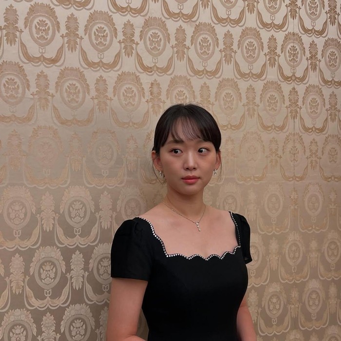 Jin Ki Joo sedang disibukkan dengan syuting drama terbarunya yang akan tayang di Netflix yang berjudul True Lessons. Di sini, ia akan beradu akting dengan Kim Moo Yeol, Lee Sung Min, dan sederet artis papan atas lainnya.