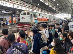 Banjir Pekalongan Bikin Perjalanan Kereta Kacau
