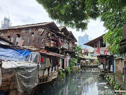 Tahannya Warga Kampung Riverside Tanah Abang: Cuci-Masak Pinggir Kali