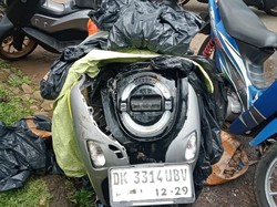 Jembatan Putus Diterjang Banjir, Kurir Tercebur ke Sungai di Busungbiu