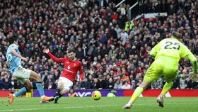 Dalam lima pertemuan terakhir, MU dan Man City punya hasil pertandingan yang seimbang.