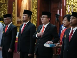 Video: Putra Cak Nun dan Hotman Paris Diangkat Tenaga Ahli Dewan Pertahanan Nasional