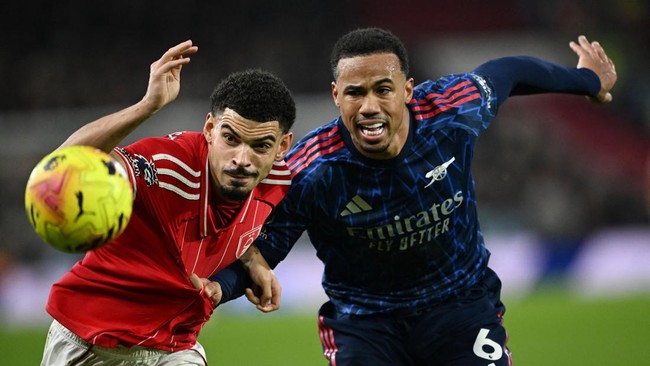 Manchester City kalah dari Manchester United sedangkan Arsenal hanya bermain imbang lawan Nottingham Forest. Berikut klasemen Liga Inggris usai laga tersebut.