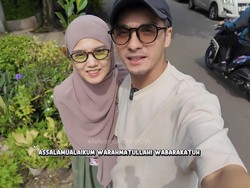 Potret Kebersamaan Ricky Harun dan Herfiza di Tengah Isu Karaoke Bareng LC