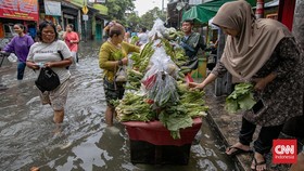 Ratusan Warga Jakarta Utara Mengungsi ke Masjid Usai Dikepung Banjir