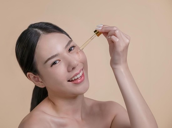 Serum Peeling Andalan untuk Kulit Lebih Cerah & Halus! SOMETHINC vs Glad2Glow