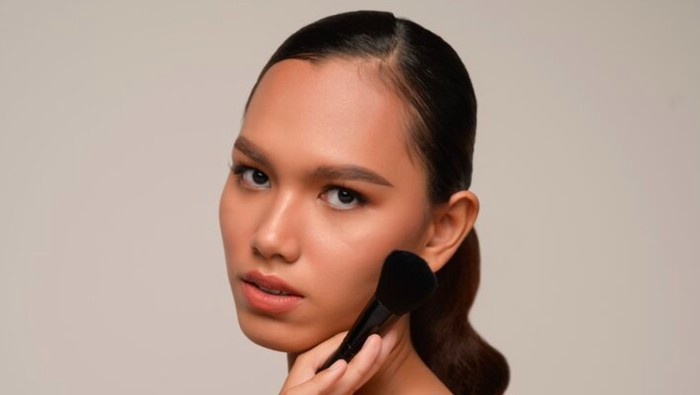 Bukan Harus Tebal, Ini 6 Cara Apply Contour yang Benar Biar Wajah Tetap Natural