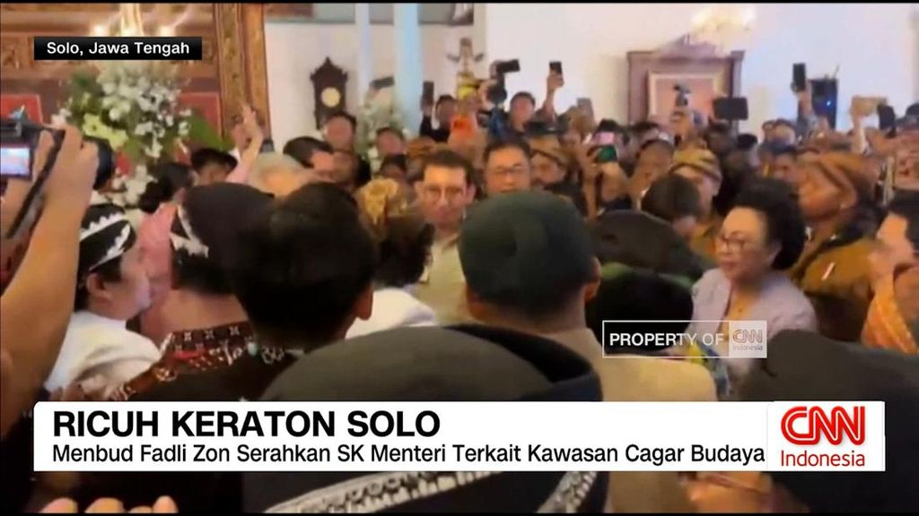 VIDEO: Ricuh Keraton Solo Saat Penyerahan SK Menteri