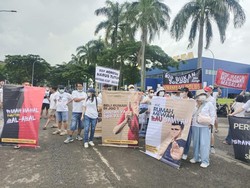 Prahara Kompleks Elite Cakung Diprotes Warga gegara Bau Sampah-Jalan Rusak