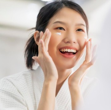 5 Cara Mudah Lakukan 'Minimalist Skincare' Menurut Ahli, Hemat dan Bikin Kulit Sehat!