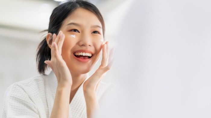 5 Cara Mudah Lakukan 'Minimalist Skincare' Menurut Ahli, Hemat dan Bikin Kulit Sehat!