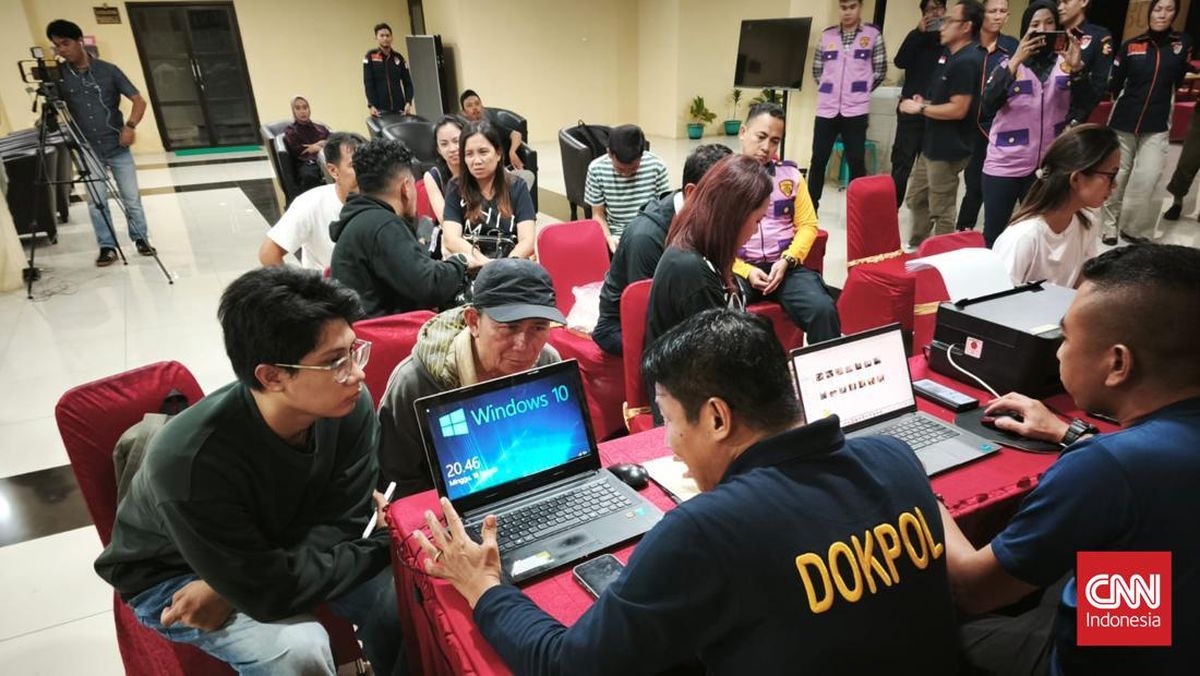 8 Keluarga Korban Pesawat ATR Tes Ante Mortem di DVI Polda Sulsel