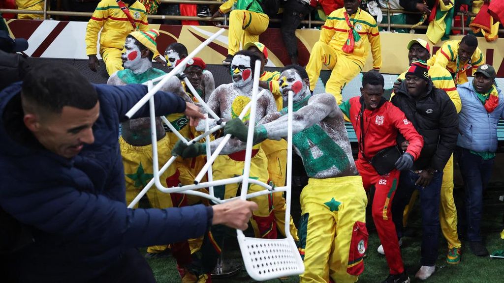 FOTO: Amarah Fan Senegal Saat Maroko Dapat Hadiah Penalti