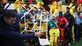 FOTO: Amarah Fan Senegal Saat Maroko Dapat Hadiah Penalti