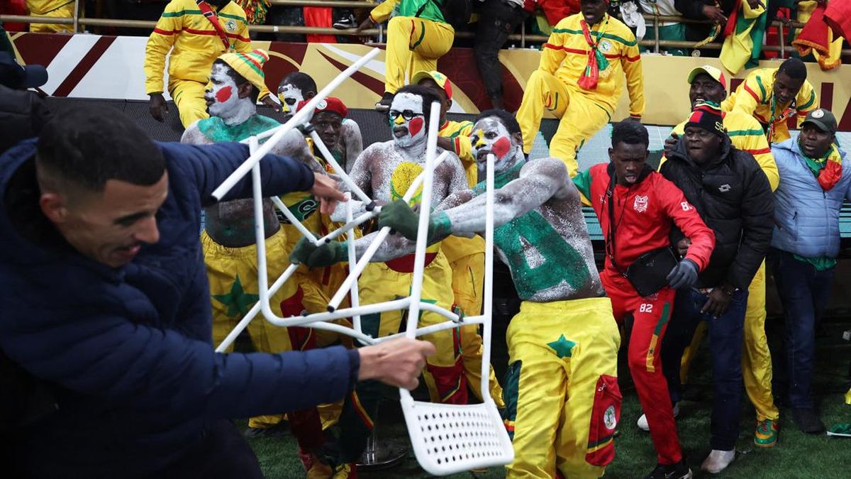 FOTO: Amarah Fan Senegal Saat Maroko Dapat Hadiah Penalti