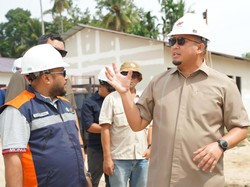 Andre Rosiade Tinjau Huntara Batang Anai, Targetkan Rampung Pekan Ini