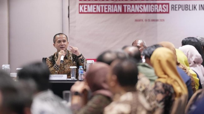 Kementrans luncurkan Program Transmigrasi Patriot dengan 10 PTN, siapkan 1.000 beasiswa dan tim ekspedisi untuk pengembangan SDM unggul di kawasan transmigrasi.