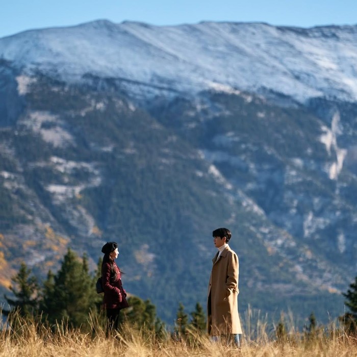 Salah satu hal yang juga menjadi sorotan dalam drama Korea Can This Love Be Translated adalah sinematografi yang memanjakan mata.