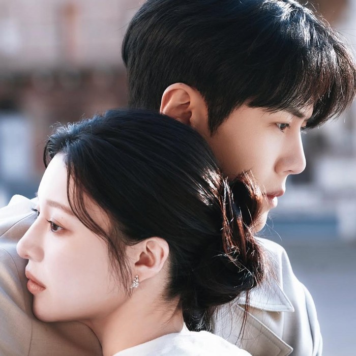 Kim Seon Ho dan Go Yoon Jung saat berakting di Can This Love Be Translated