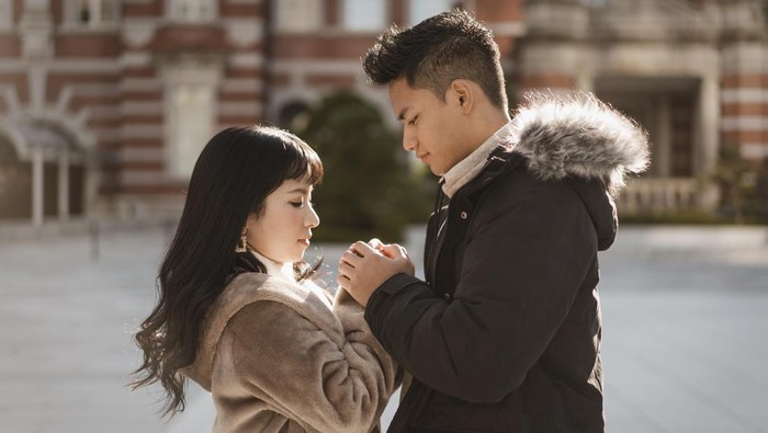 Kontak fisik lebih penting saat kasih sayang yang ditunjukkan hanya performatif. Ini termasuk PDA yang berlebihan.