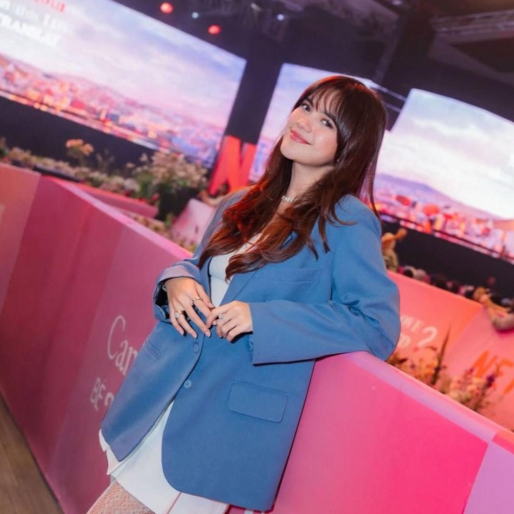 <p>Audi Marissa membagikan potret dirinya saat berkesempatan menghadiri <em>meet </em>&amp;<em> greet</em>&nbsp;Drakor <em>Can This Love Be Translated?</em>. Momen itu begitu membekas baginya hingga ia mengaku masih belum bisa <em>move on</em> dari <em>fan event</em>&nbsp;tersebut, Bunda. "Masih belum bisa melupakan kejadian semalam. Menghadiri acara peluncuran serial terbaru Netflix, &ldquo;<em>Can Love Be Translated?</em>&rdquo; Menontonnya bersama, bertemu para pemain (@<em>seonho__kim</em> &amp;<em> @goyounjung</em>), dan <em>chemistry</em> di episode pertama? SANGAT LUCU," ungkap Audi Marissa, dikutip dari akun Instagram <em>@audimarissa</em>. (Foto: Instagram @audimarissa)</p>