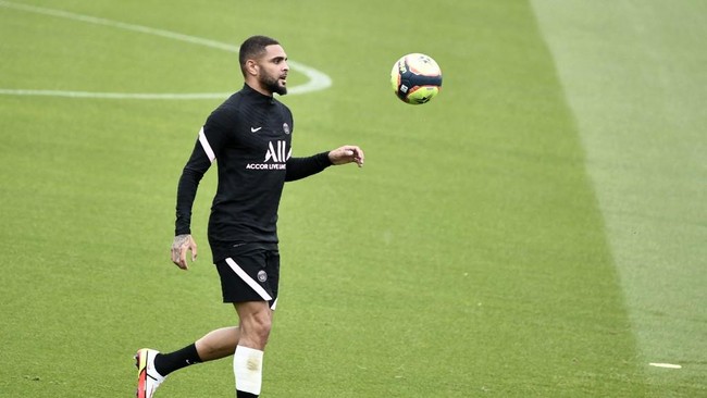 Mantan pemain PSG, Layvin Kurzawa, dilaporkan akan bergabung dengan Persib Bandung. Negosiasi sedang berlangsung untuk memperkuat tim.