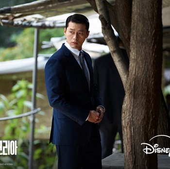 Simak Pesona Hyun Bin dengan Akting Memukau di Series Made In Korea