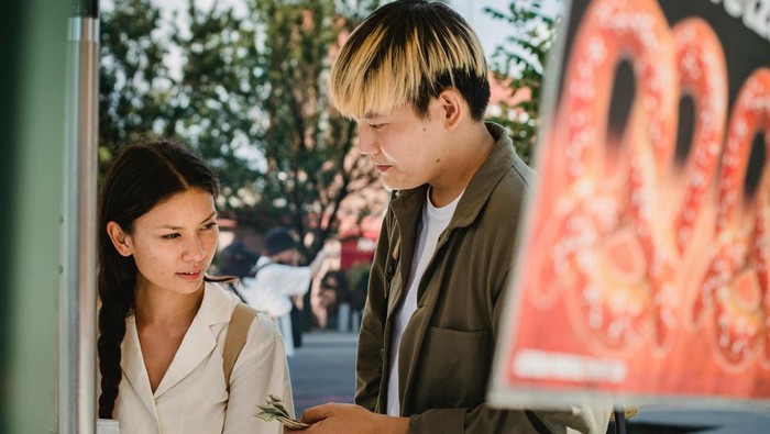 Tertarik padamu ketika ada keinginan. Tindakan performatif dengan maksud terselubung.