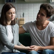 5 Cara Pasangan Cerdas Menyelesaikan Masalah dalam Hubungan Menurut Psikolog